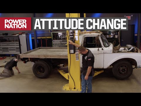 Lowering And Chopping The Bed On The Turbocharged Ford 300 Flatbed - Music City Trucks S2, E11