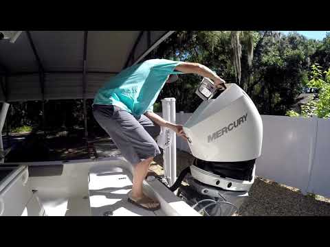 Mercury Marine's new V8 & V6 outboard service door